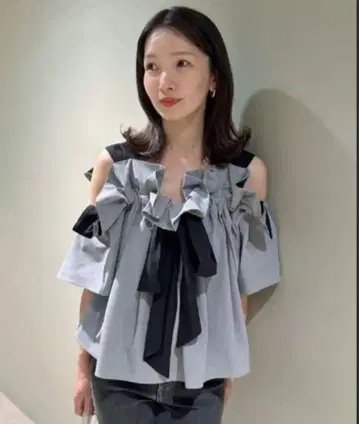 SNIDEL 오프숄더 리본 블라우스 그레이 블랙