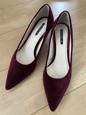 ZARA BASIC 펌프스