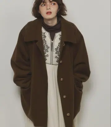 유니테이지 금장 버튼 미들 코트