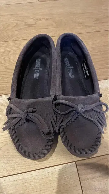Minnetonka 모카신 그레이 5.5