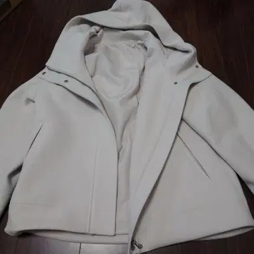 GU 코트 화이트 크림 계열 M 사이즈