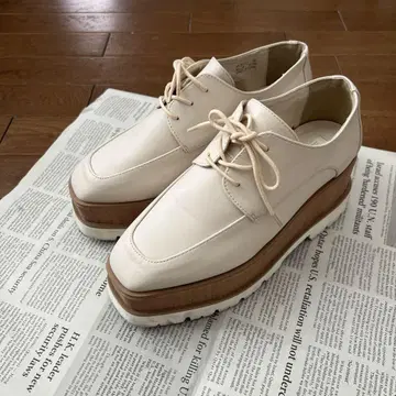 통굽 레이스업 슈즈 크림색