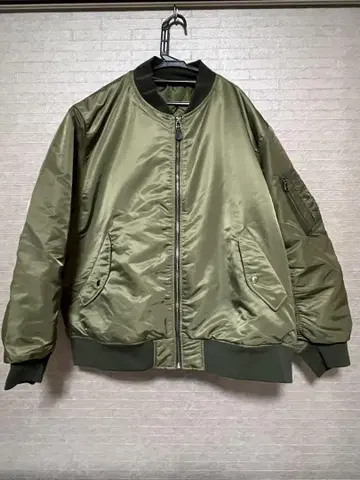 GU 올리브 그린 MA-1 자켓