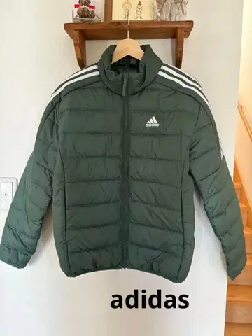 adidas 올리브 그린 다운 자켓