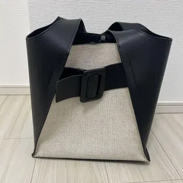 버클 미들 토트백 fray id
