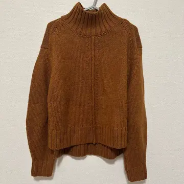 MOUSSY 브라운 하이넥 니트 스웨터