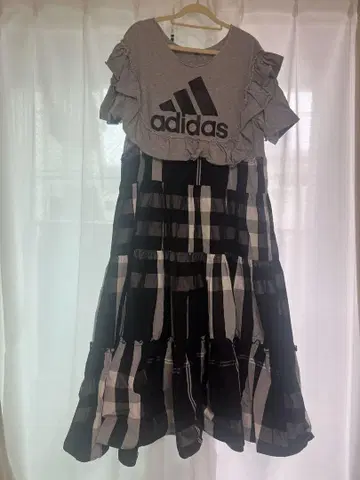 adidas 프릴 체크 반팔 원피스