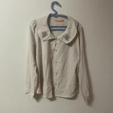 Fint 코디 제안 로즈 패턴 블라우스와 롱 스커트