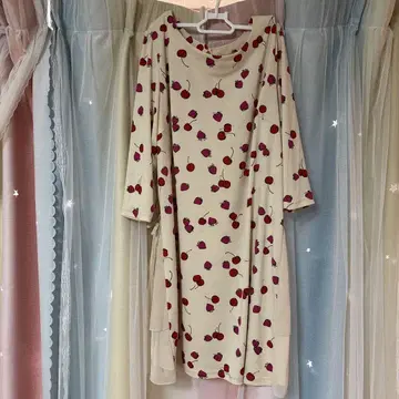 Rose Tiara 체리 패턴 7부 소매 원피스