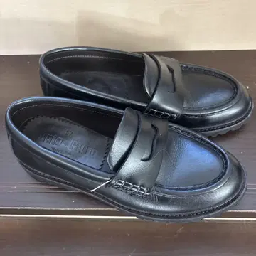 Punto Pigro 블랙 가죽 로퍼