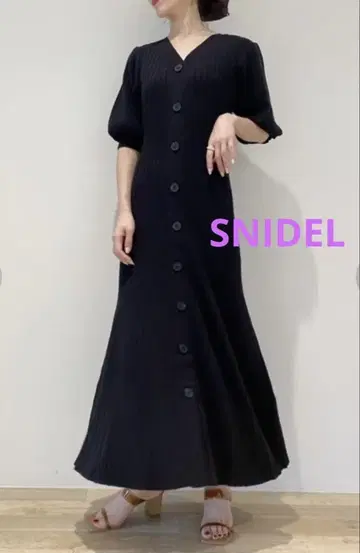 새상품급 SNIDEL 프론트 버튼 니트 원피스