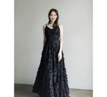 프릴 달린 블랙 롱 드레스