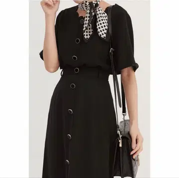 구 dresseum (현 tnewties) 플라워 넥 상의 L 사이즈