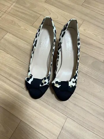 1회 사용 미사용품급 레오파드 무늬 오픈토 펌프스 힐 7.5