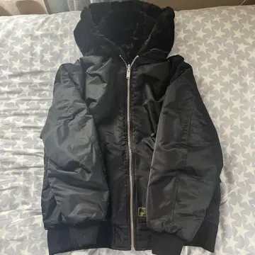 후드 부착 블랙 다운 자켓 ZARA
