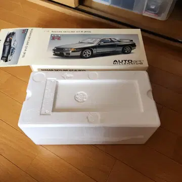 오토아트 SKYLINE GT-R (R32) 미니카 1/18 개봉품