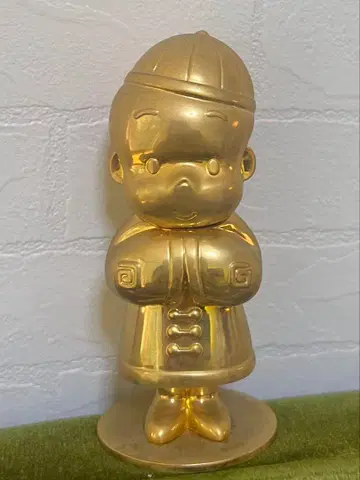 베이짱 금 피규어