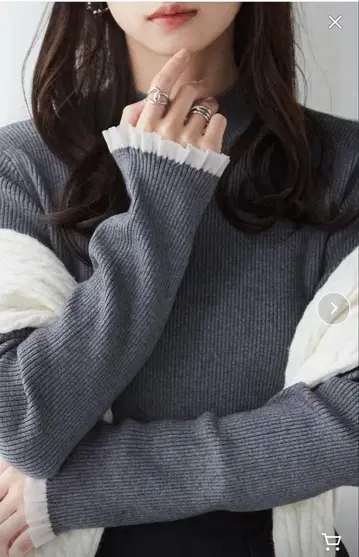 시어 프릴 하이넥 리브 니트