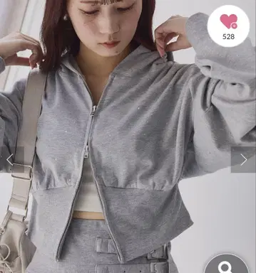 그레이 후드 부착 자켓 & 와이드 팬츠 셋업