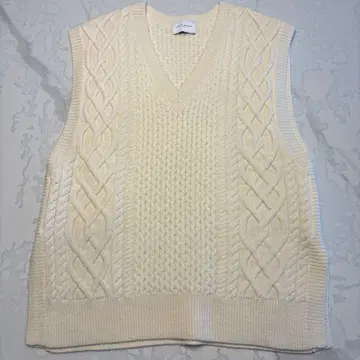 유나이티드 애로우즈 화이트 아란 니트 베스트 케이블 V넥 106