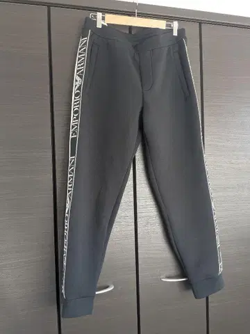 EMPORIO ARMANI 블랙 스웨트 팬츠 M