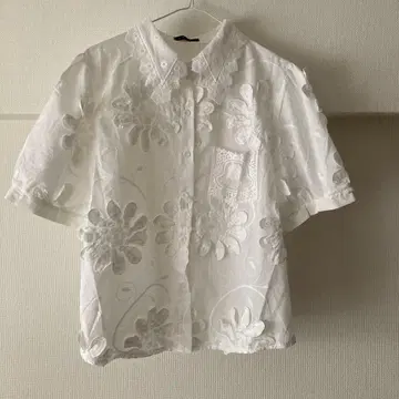 셀렉샵 구매 TRUBE 자수 레이스 옷깃 반팔 셔츠 화이트