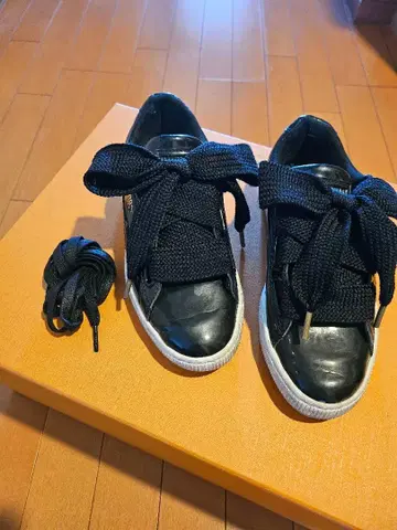 Puma 블랙 스니커즈