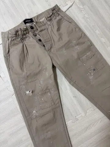 디스퀘어드 치노 팬츠 베이지 크러쉬 페인트 가공 케니 바이커