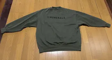 NUMERALS 올리브 그린 맨투맨 L 사이즈