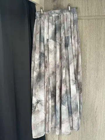 뉘앙스 프린트 플레어 스커트
