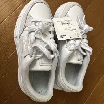 PUMA 화이트 스니커즈 23.0CM