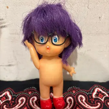 아라레짱 보라색 머리 인형 빨간 신발 안경 포함