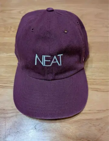 NEAT 캡 크림슨