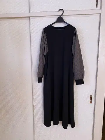깔끔한 저지 이소재 콤비 레이어드 스타일 원피스