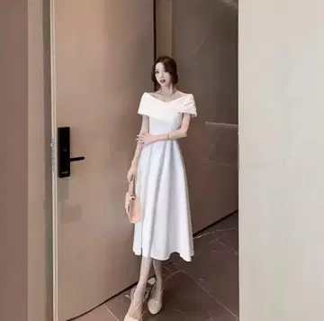 화이트 오프숄더 A라인 드레스 롱 드레스