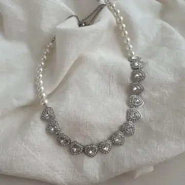 Ariana Grande x Swarovski 초커