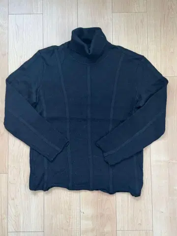 ISSEY MIYAKE 블랙 터틀넥 니트