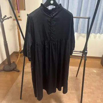프릴 옷깃 블랙 원피스