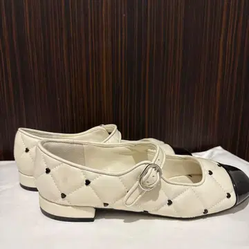 화이트 퀼팅 플랫슈즈 바이컬러