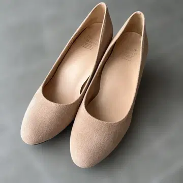 스웨이드 베이지 펌프스 24.5cm 보아송 쇼콜라