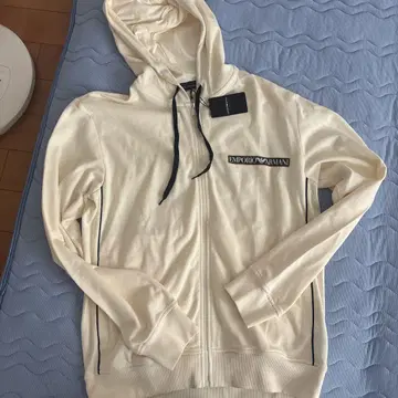 EMPORIO ARMANI 화이트 후드티 택 포함 새상품