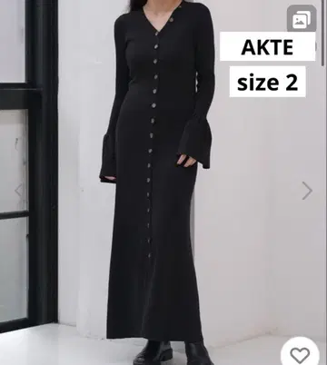 새상품급 AKTE 니트 원피스 블랙 플레어 슬리브 롱 원피스
