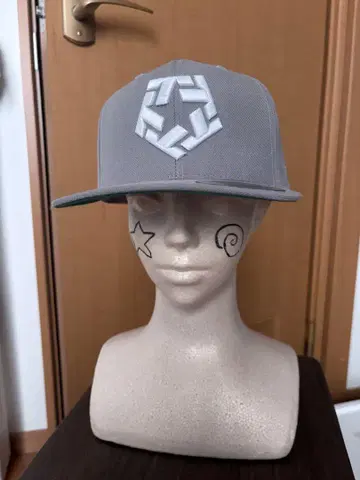 TRIBAL 그레이 스냅백 캡