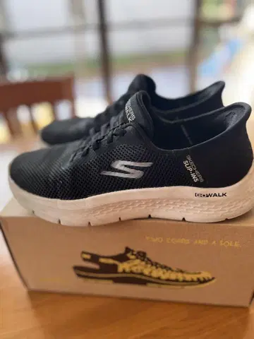 Skechers Go Walk 블랙 스니커즈 23.5