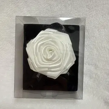 3대 스타디움 업그레이드 로즈 코사지
