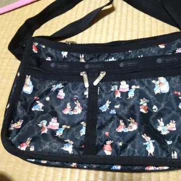 토끼 패턴 블랙 나일론 숄더백 레스포삭 피터래빗