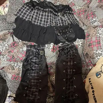 블랙과 그레이 체크 미니 스커트