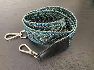 미사용 새상품 잔니키아리니 백 스트랩 그린