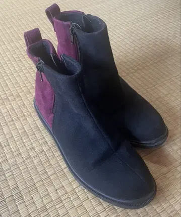 사이드 고어 부츠 블랙과 와인 레드 22.5cm