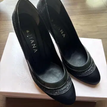 DIANA 블랙 라메 하이힐 23.5cm